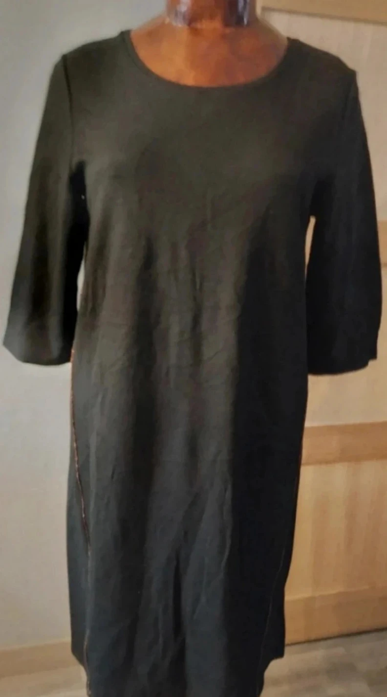 Vestido preto com detalhe dourado em cada lado CKS T40 novo – photo 2